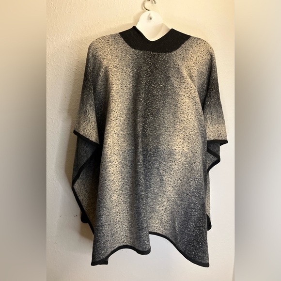 EUC Christina Lee France Shawl Poncho Wool Soft Gradient Multi Tone Flecked OS - Picture 2 of 5